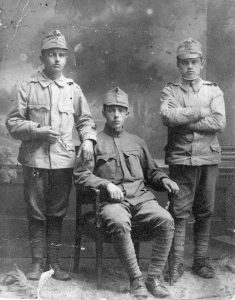 יאיר מן (יושב באמצע) עם גיוסו לצבא האוסטרו-הונגרי במלחה''ע הראשונה. וינה, 15.10.1914
