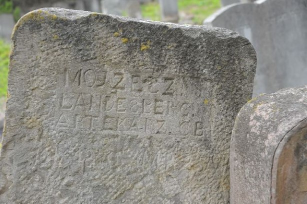 מצבה מס' 15 משה לנדה בית מרקחת Old Jewish Cemetery Chortkiv